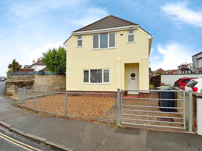 4 Bedroom Detached House To Rent In Portsmouth Road, Lee-on-the-solent, Hampshire, PO13