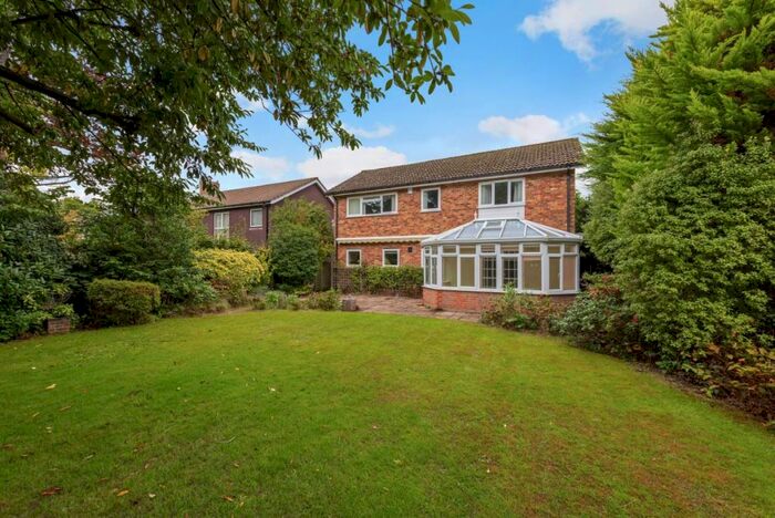 4 Bedroom Detached House To Rent In Woodman Court Godalming, GU7
