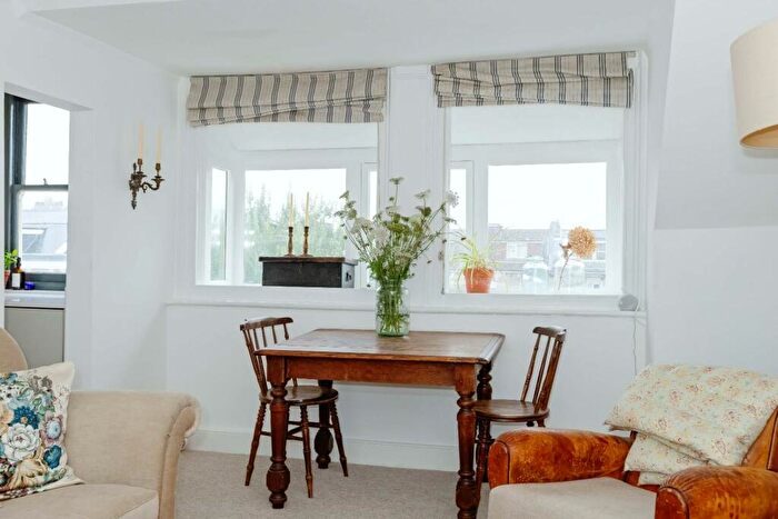 1 Bedroom Apartment For Sale In Holland Road, Hove, BN3