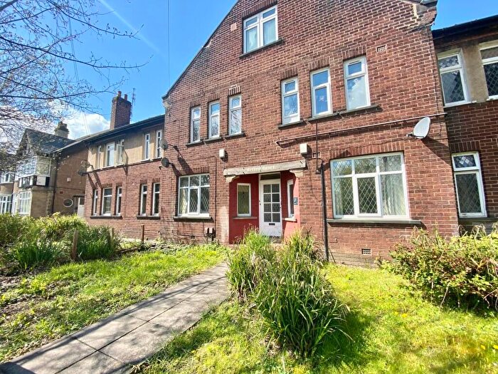 2 Bedroom Flat For Sale In Sefton Court, Leeds, LS6