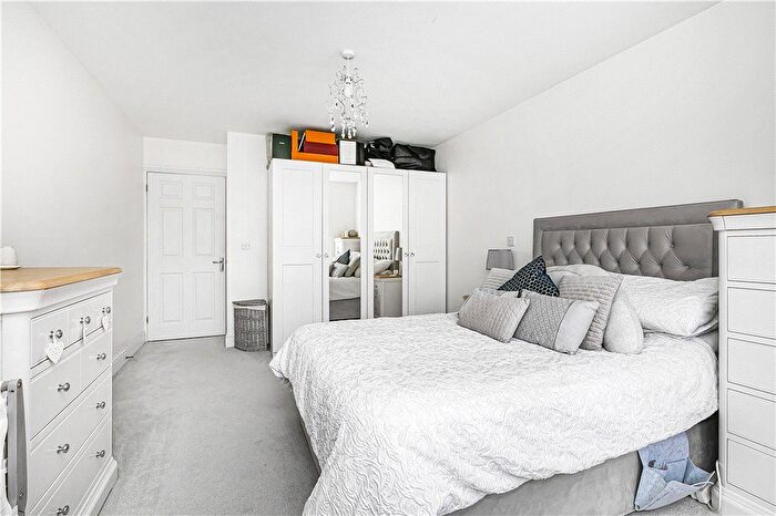 1 Bedroom Flat For Sale In Ferndale Road, Ashford, Surrey, TW15