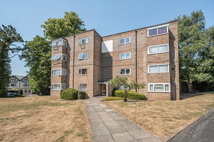 2 Bedroom Flat For Sale In Ashley Lodge, Frescade Crescent, Basingstoke, RG21