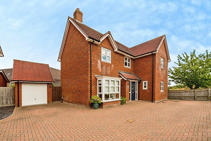 4 Bedroom Detached House For Sale In Newton Avenue, Aylesbury, HP18