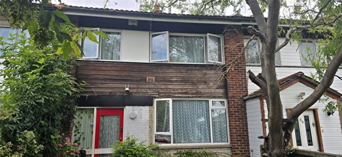 2 Bedroom Terraced House For Sale In Common Road, Slough, Berkshire, SL3