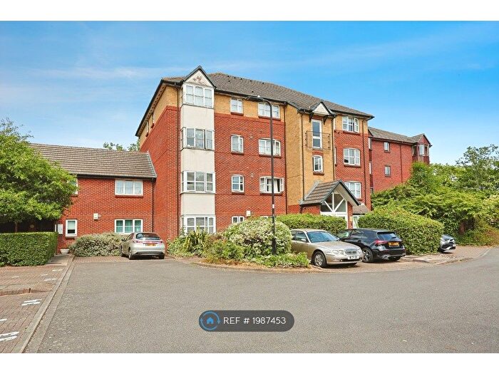 2 Bedroom Flat To Rent In Curtis Drive, London, W3