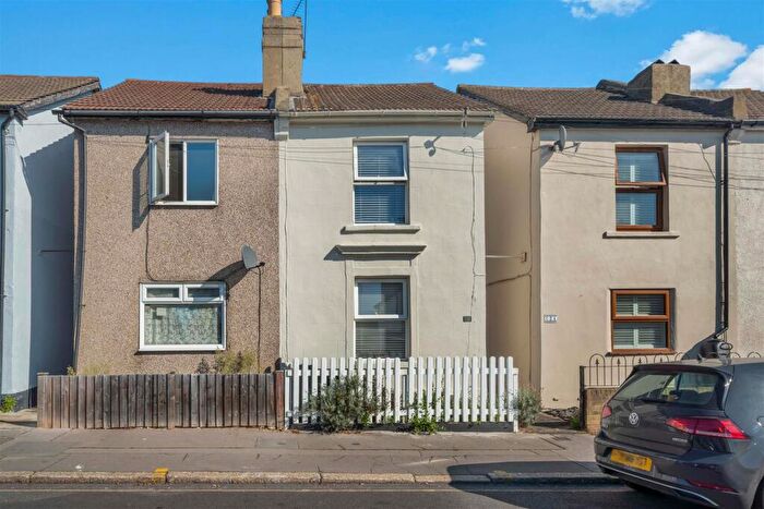 2 Bedroom Terraced House For Sale In Clifton Road, London, SE25