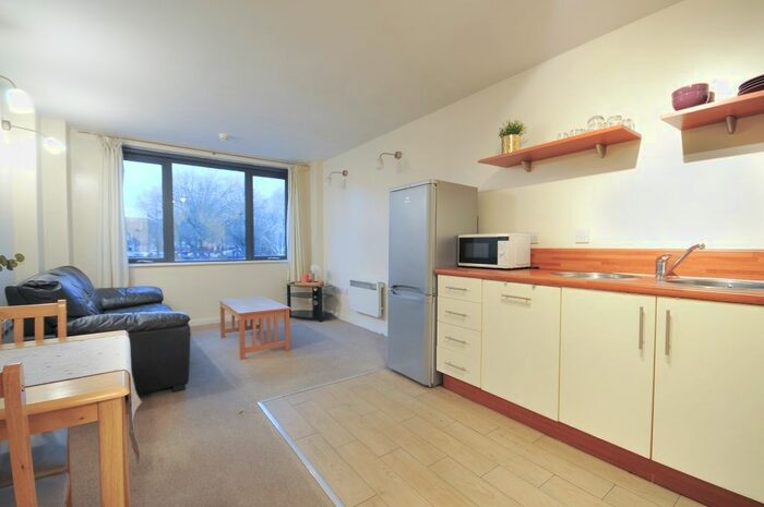 1 Bedroom Flat To Rent In Chapel Street, Salford, M3