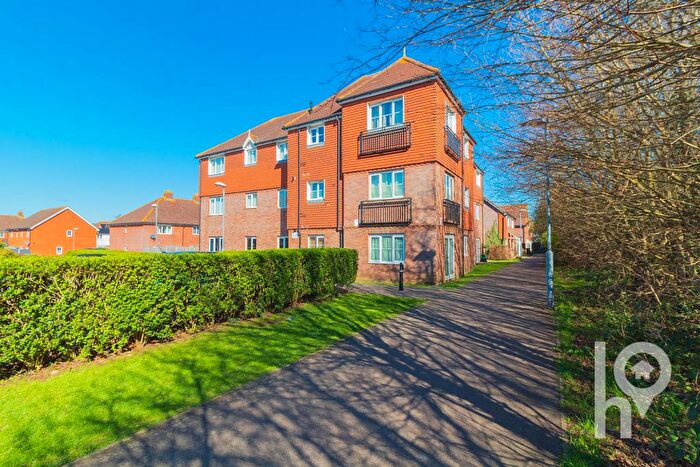 2 Bedroom Flat For Sale In Limehouse Court, Great Easthall, ME10