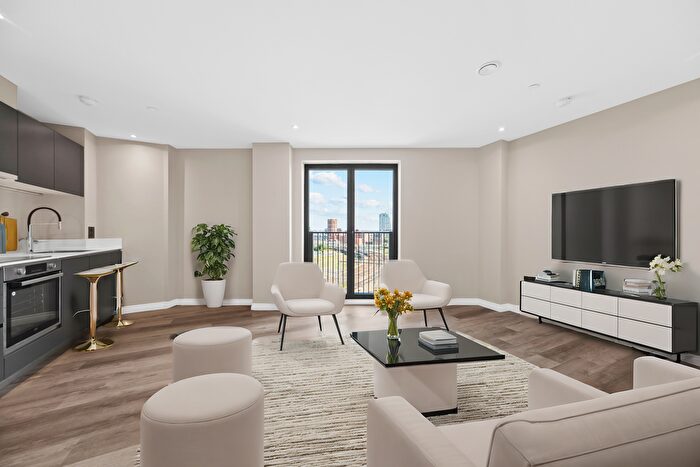 2 Bedroom Flat To Rent In Springwell Gardens, Leeds, West Yorkshire, LS12