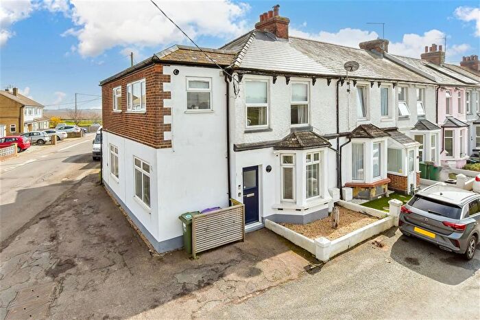 2 Bedroom Flat For Sale In Dengemarsh Road, Lydd, Romney Marsh, Kent, TN29