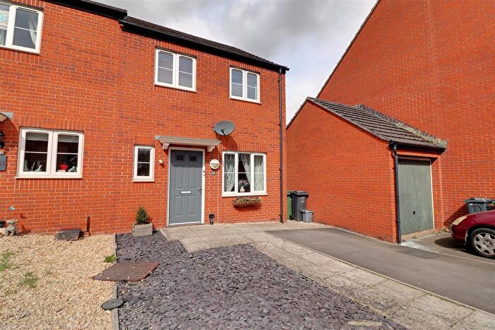 3 Bedroom Semi-Detached House For Sale In Bradestones Way, Eastington, Stonehouse, GL10