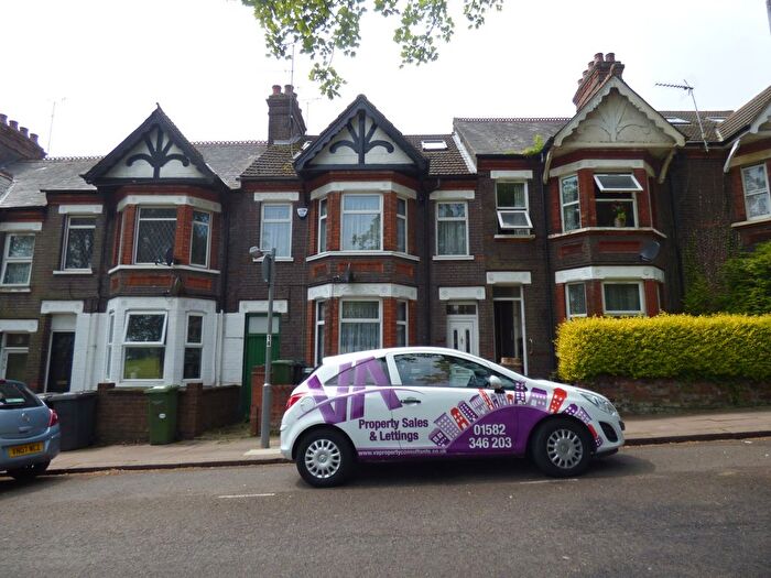 6 Bedroom Terraced House To Rent In Havelock Road, Luton, LU2