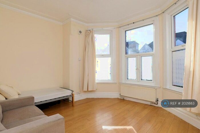 Studio To Rent In Lichfield Grove, London, N3