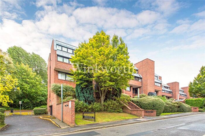 2 Bedroom Apartment To Rent In Britten Close, London, NW11