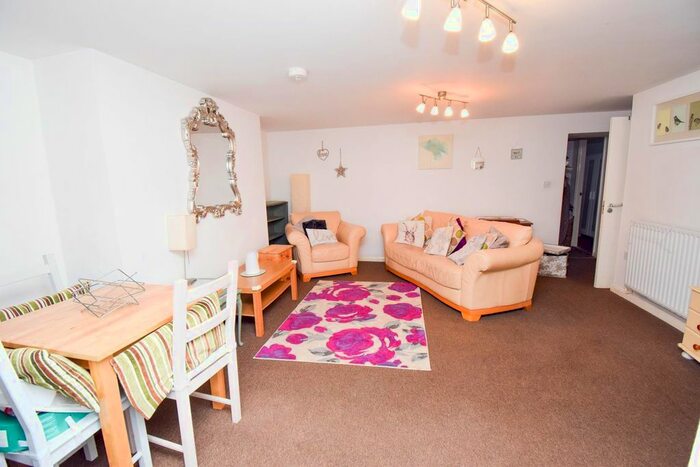 2 Bedroom Flat To Rent In Hawthorn Terrace, Newcastle Upon Tyne, NE4