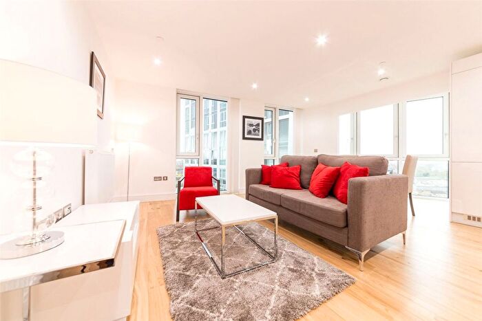 3 Bedroom Flat To Rent In High Street, Stratford, E15