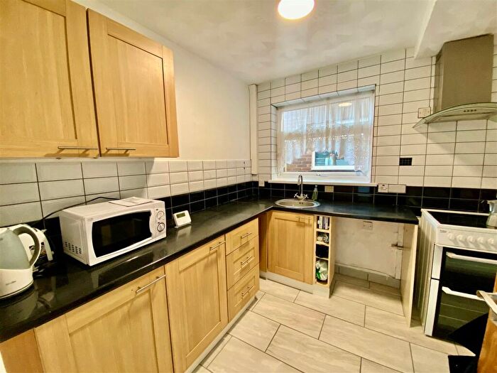 3 Bedroom House To Rent In Barnsite Close, Rustington, Littlehampton, BN16