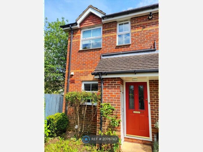 2 Bedroom End Of Terrace House To Rent In Shire Place, Redhill, RH1