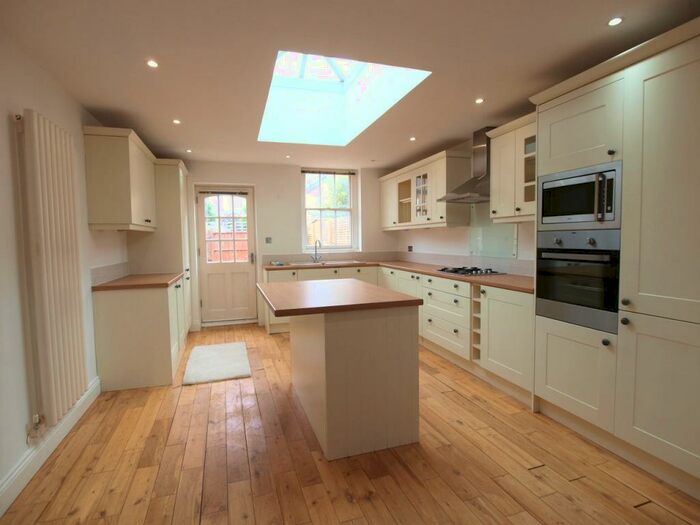 2 Bedroom House To Rent In Cockfosters Road, Cockfosters, EN4