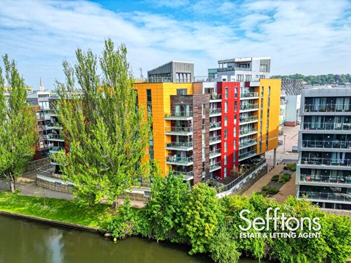 2 Bedroom Flat For Sale In Allison Bank, Geoffrey Watling Way, Norwich, NR1