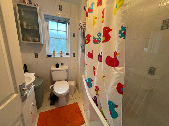 1 Bedroom Flat To Rent In Palmerston Road, Hounslow, TW3