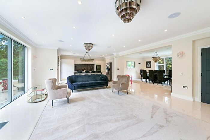 7 Bedroom House To Rent In Sprucedale Gardens, Shirley, Croydon, CR0