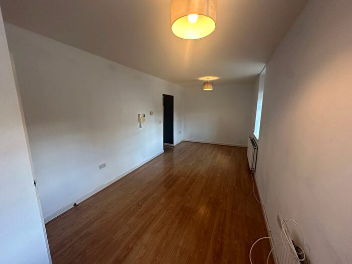 2 Bedroom Property To Rent In Chaloner Grove, Wakefield, WF1