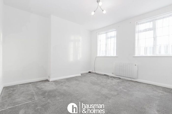 2 Bedroom Flat To Rent In The Market Place, Hampstead Garden Suburb, NW11