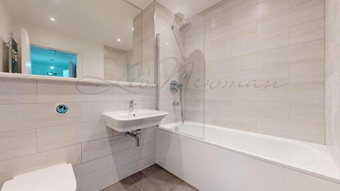 2 Bedroom Flat To Rent In Caroline Street, Limehouse, London, E1