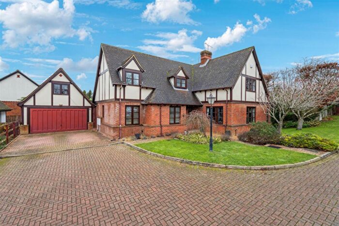 4 Bedroom Detached House For Sale In Maltings Close, Stewkley, Buckinghamshire, LU7