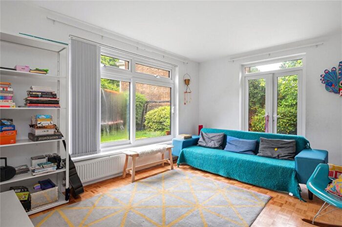 2 Bedroom Maisonette For Sale In Gore Road, London, E9