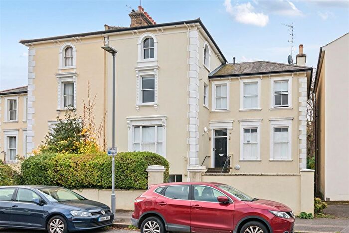 1 Bedroom Flat For Sale In Cadogan Road, Surbiton, KT6
