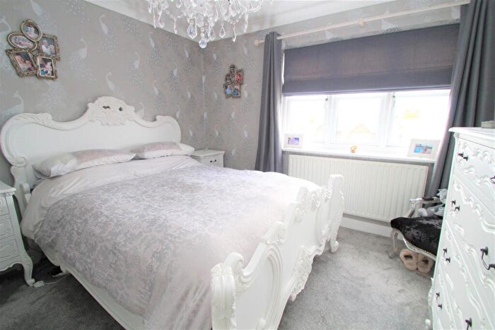 4 Bedroom Detached House For Sale In Hambro Avenue, Rayleigh, SS6