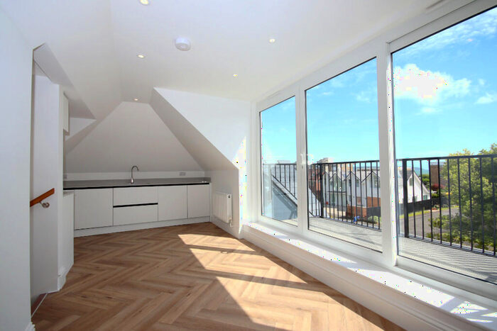 2 Bedroom Penthouse To Rent In Victoria Road, Milford On Sea, SO41