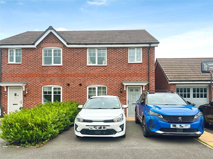 3 Bedroom Semi Detached House For Sale In Harvest Way, Nuneaton, Warwickshire, CV10
