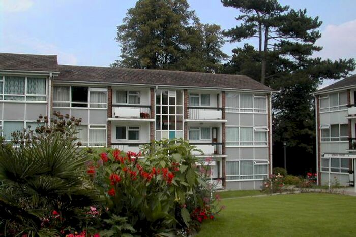 2 Bedroom Flat To Rent In Paddockhall Road, Haywards Heath RH16