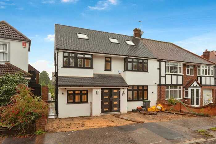 5 Bedroom Semi-Detached House To Rent In Lyndhurst Rise, Chigwell, IG7