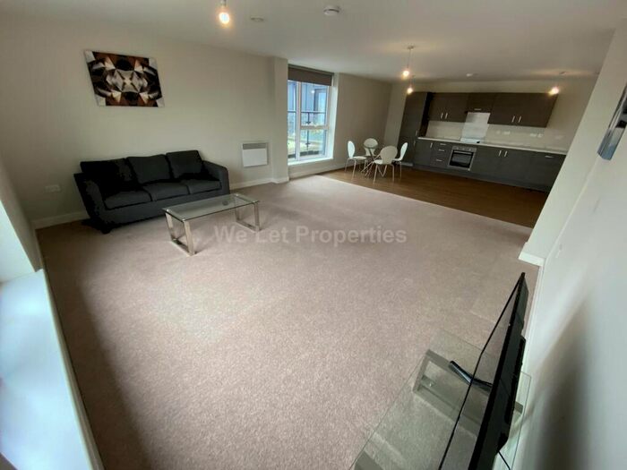 3 Bedroom Apartment To Rent In Bridgewater Point, Salford, M5