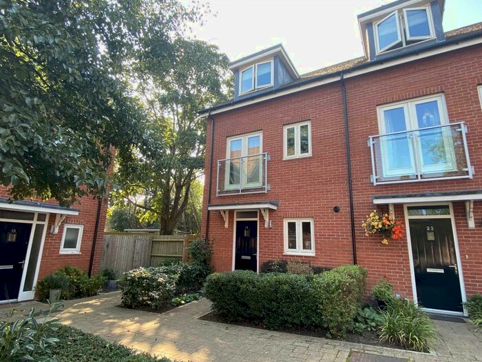 3 Bedroom End Of Terrace House To Rent In Villa Close, Cholsey OX10