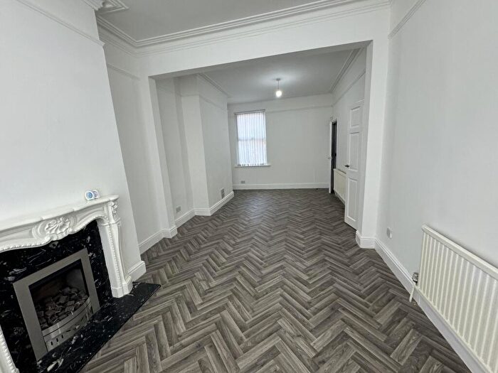 3 Bedroom House To Rent In Hornsey Road, L4