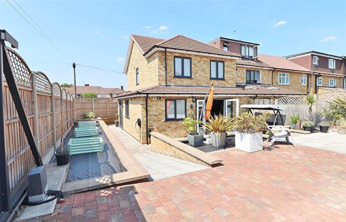 3 Bedroom End Of Terrace House For Sale In Micklefield Way, Borehamwood, WD6