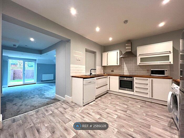 3 Bedroom Terraced House To Rent In Bell Street, Maidenhead, SL6