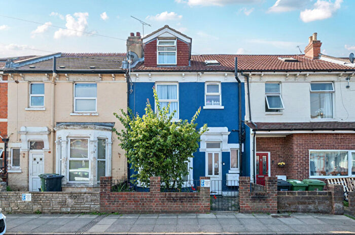 5 Bedroom Terraced House For Sale In Queens Road, Portsmouth, Hampshire, PO2