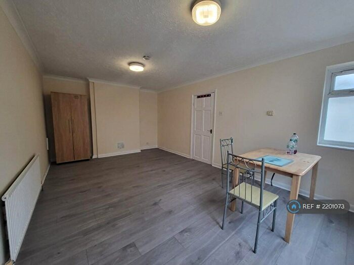 Studio To Rent In Crow Lane, Romford, RM7