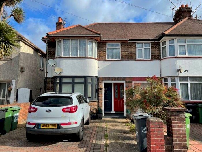 3 Bedroom Flat To Rent In Hollywood Road, London, E4