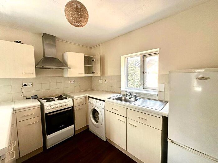 1 Bedroom Flat To Rent In Hallywell Crescent, London, E6