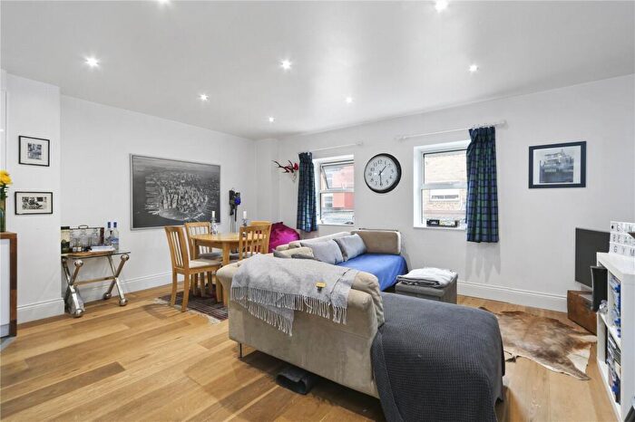 2 Bedroom Apartment For Sale In Park Lodge, Wapping Lane, London, E1W