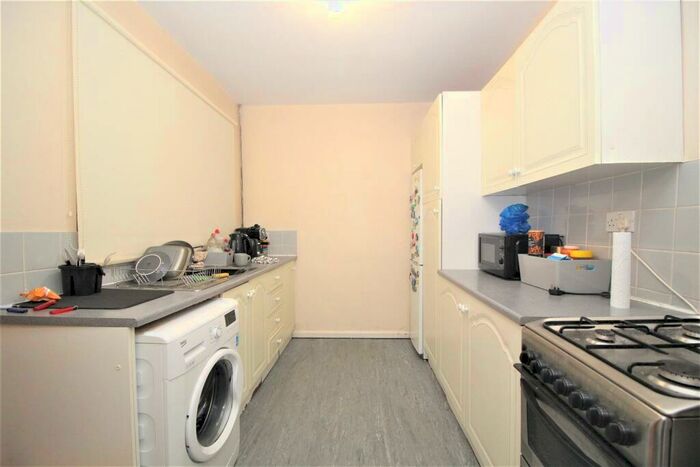 2 Bedroom Flat To Rent In Helmsley Road, Newcastle Upon Tyne, NE2