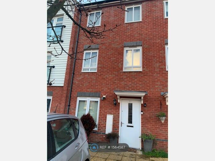 4 Bedroom Terraced House To Rent In Chadwick Road, Slough, SL3