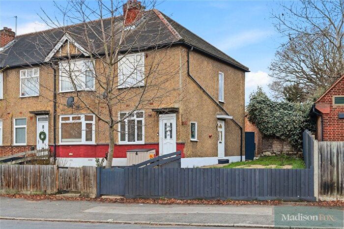 2 Bedroom Maisonette For Sale In Buckhurst Way, Buckhurst Hill, IG9